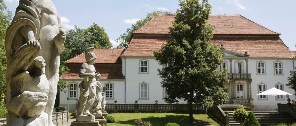 Das Schloss Wiepersdorf in Brandenburg liegt inmitten eines denkmalgeschützten Landschaftsgartens. 