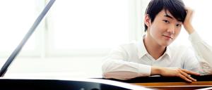 Der junge koreanische Pianist Seong-Jin Cho debütierte bei den Philharmonikern.