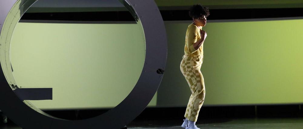 Shari Asha Crosson während der Fotoprobe für das Stück 1000 Serpentinen Angst im Maxim Gorki Theater Berlin