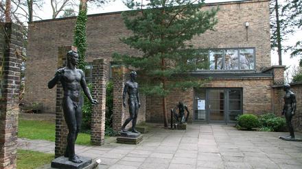 Skulpturen im Garten des Georg-Kolbe-Museums in Berlin-Charlottenburg. 