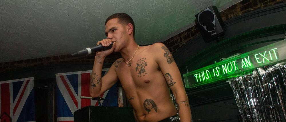 Rapper Slowthai bei seiner Release-Party in Northhampton.