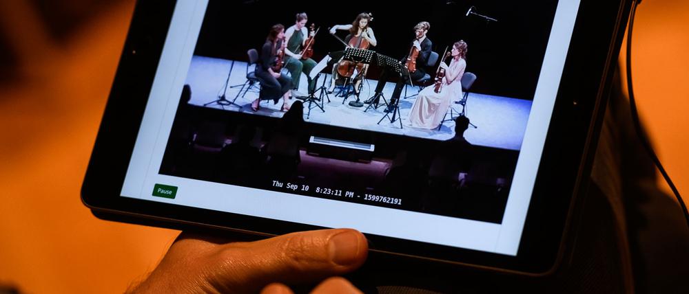 In Konzerten u.a. des jungen Yubal Ensembles wurden beim Publikum die Sensoren getestet. Jetzt wird auch das Streaming erforscht. 
