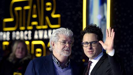 "Star Wars"-Erschaffer George Lucas (links) und Regisseur JJ Abrams vor der Weltpremiere des neuen Teils der Filmreihe.