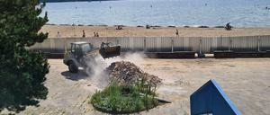 Trotz Bauarbeiten geöffnet: das Strandbad Müggelsee soll 2024 in neuem Glanz erstrahlen.