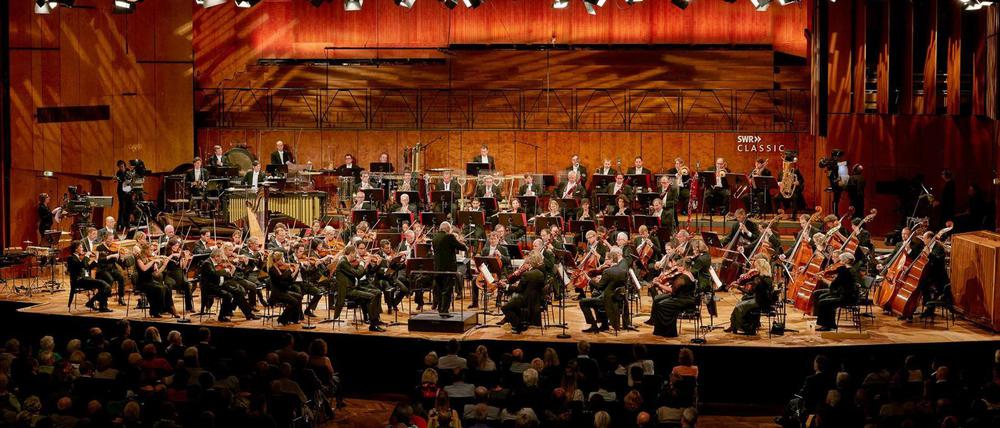 Das SWR Symphonieorchester in der Stuttgarter Liederhalle. 