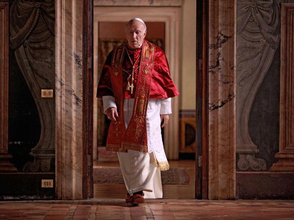 In "Habemus Papam" (2001) spielt Michel Piccoli einen Papst, der ausbüxt, weil er zu viele Manschetten vor seinem Amt hat. 