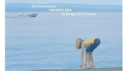 "Hidden Sea" heißt das Debütalbum von Mia Brentano. Die Frau auf dem Cover könnte man für die Komponistin halten.