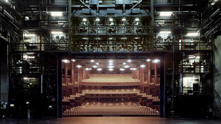 Perspektivwechsel: Der Fotograf Klaus Frahm zeigt für sein Projekt „Die vierte Wand“ die Deutsche Oper von der Hinterbühne. 