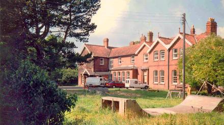 Heimat der "Grünen Wolke". Das Hauptgebäude der Internatsschule Summerhill im englischen Leiston (1993).