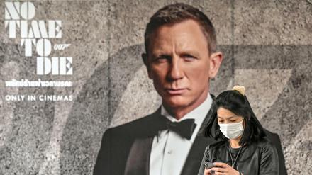 Plakat für den neuen 007-Film in Bangkok (Archivbild)