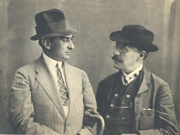 Bühnenprofis. Der Wahlberliner Caragiale (rechts) besucht Alexandru Davila, den Direktor des Bukarester Nationaltheaters (1909). 