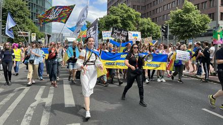 Viele Ukrainerinnen und Ukrainer liefen beim CSD in Berlin mit.