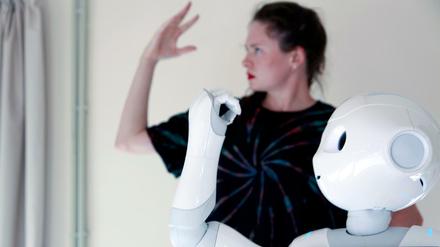 Der Roboter verdrängt die Schauspielerin. Ein ernstzunehmendes Zukunftsszenario?