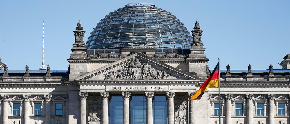 Dem Deutschen Volke - der Bundestag ist die gewählte Volksvertretung.
