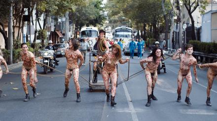 Zwischen Performance-Kunst und Protest. Mexiko in den Achtzigern, zumindest der Idee des Films nach.