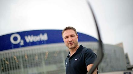 Jeff Tomlinson, new head coach of the Eisbären Berlin, in front of O2 World.