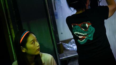 Wann schnappt der Drache zu? Backstage-Szene von der China Fashion Week in Peking am 7. September. 