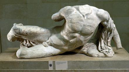 Mürber Marmor. Der von der Athener Akropolis stammende Torso des griechischen Flussgottes Ilissos ist jetzt in der Petersburger Eremitage zu sehen. Sonst aber nur im Britischen Museum in London. 