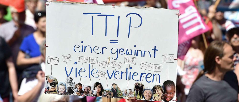 Plakat bei Demonstrationen gegen TTIP