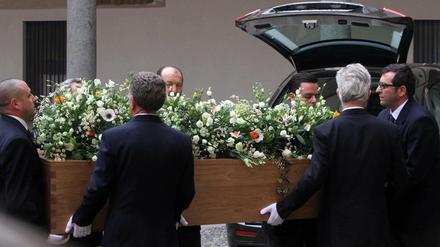 Nicht kirchlich. Die Trauerfeier für Umberto Eco fand am Dienstag im Castello Sforzesco in Mailand statt. 