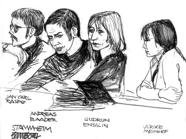 Die Bleistiftzeichnung eines Gerichtszeichners zeigt die Angeklagten (l-r) Jan-Carl Raspe, Andreas Baader, Gudrun Ensslin und Ulrike Meinhof im Gerichtssaal.