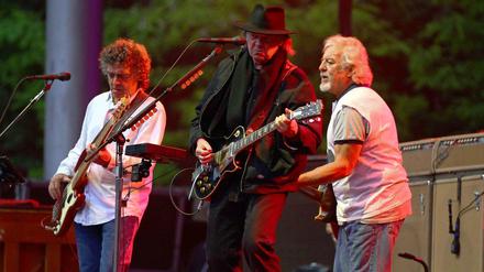 Greisdreieck. Neil Young mit Billy Talbot (l.) und Frank "Poncho" Sampedro von Crazy Horse.