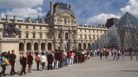 Ein Besuch des Louvre ging 1989 noch ohne Schlangestehen. Wenn man den Seiteneingang bei den Tuilerien kannte. 