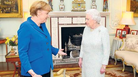 Begrüßung oder Abschied? Queen Elizabeth II. und Kanzlerin Angela Merkel im März 2014 im Buckingham Palace.