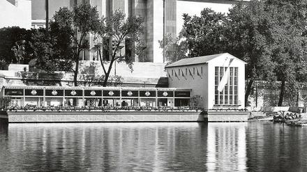 Der Kölner Pavillon direkt unterhalb von Speers „Deutschem Haus“ in Paris 1937.