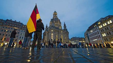 Pegida-Demonstration vor der Frauenkirche in Dresden. 