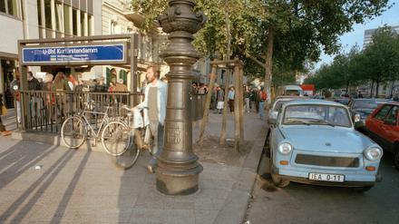 Parkender Trabbi auf dem Ku'damm am 10. November 1989.