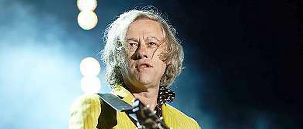 Bob Geldof: Mit einer rasanten Band im Rücken und einem dichten Sound spielte er am Freitag im Huxley's. 