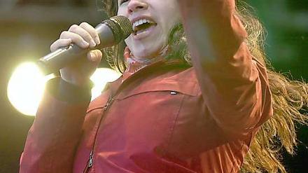 Archivfoto: Natalie Merchant 2002 bei Rock am Ring. Jetzt ist sie wieder auf Tour und war am Samstag im Berliner Admiralspalast.