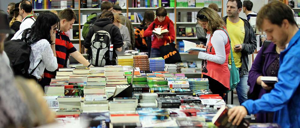 Einfach abgreifen geht nicht, sagt unsere Autorin. Ein Büchertisch auf der Leipziger Buchmesse.