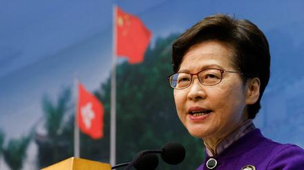Hongkongs Regierungschefin Carrie Lam spricht auf einer Pressekonferenz nach den Legislativratswahlen.