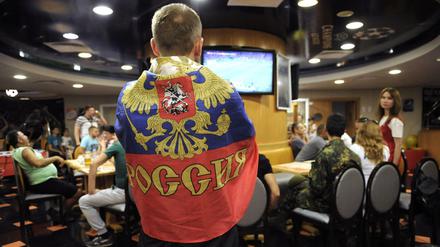 Ein Russland-Fan beim Public Viewing im von Separatisten kontrollierten Donezk.