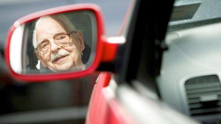 Ältere Autofahrer sollen zum Gesundheitscheck - das fordern Politiker in den Ländern.