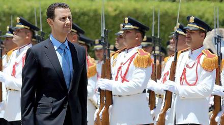 Ist das ein Partner für die USA im Kampf gegen Islamisten? Syriens Herrscher Baschar al Assad bei einer Militärparade.