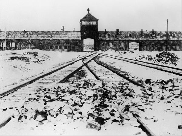 Tiefpunkt der menschlichen Zivilisation. Das Lager Auschwitz im Januar 1945, unmittelbar nach der Befreiung durch die Rote Armee.
