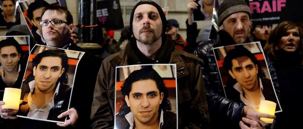 Eine Demonstration für den saudischen Blogger Raif Badawi vor der Botschaft Saudi-Arabiens in London Anfang diesen Jahres. 