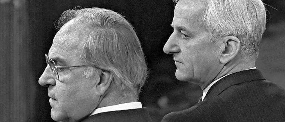 Helmut Kohl und Richard von Weizsäcker 1984 in der Bonner Beethovenhalle. 