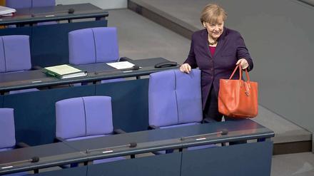 Politik verwalten - oder Politik gestalten? Bundeskanzlerin Angela Merkel (CDU) an der Regierungsbank im Bundestag. 