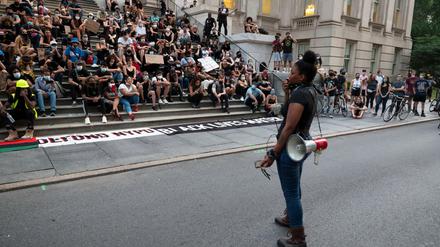 Heilender Protest: Die New Yorker Aktivistin Mary Powell während einer Blockade vor der Stadtverwaltung in Manhattan Ende Juni.