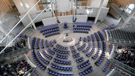 Am Mittwoch soll der Bundestag darüber entscheiden, ob der EU-Rettungsschirm auf eine Billionen Euro aufgepumpt wird.