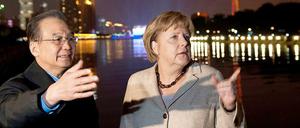 Chinas Ministerpräsident Wen Jiabao und Bundeskanzlerin Angela Merkel am Ufer des Perlflusses in Guangzhou.