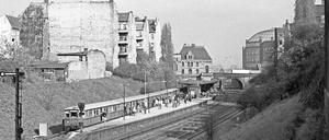 Nächster Halt Prenzlauer Allee: Ein historischer Blick auf das Eingangsgebäude aus dem Jahr 1979. 