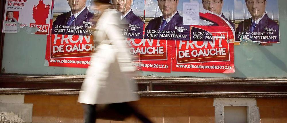 Von rechts nach links. Die Franzosen scheinen die Wirtschaftspolitik des sozialistischen Präsidentschaftskandidaten Hollande zu schätzen. Seine Umfragewerte werden immer besser.
