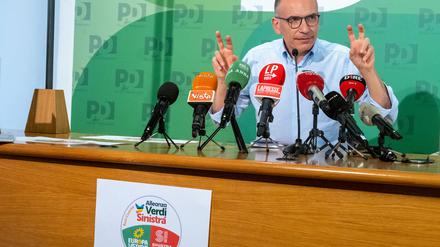 PD-Chef Enrico Letta verkündet die Allianz mit Grünen und Linken.