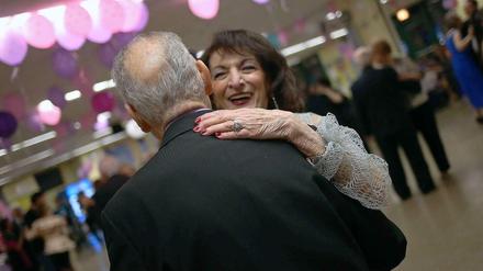 Die Menschen werden immer älter und bleiben immer länger fit: Ein Ballabend für Senioren in Staten Island, New York.