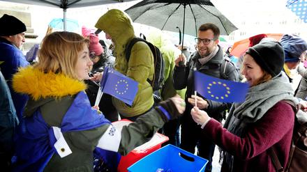 Europas Puls. Bei Pulse of Europe gingen auch in Berlin Tausende auf die Straße. Trotzdem stehen viele Jugendliche der EU skeptisch gegenüber.